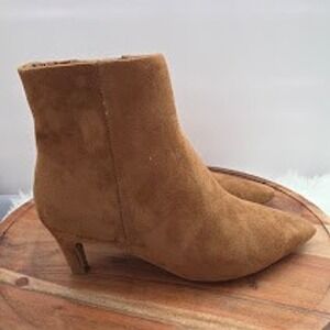 Universal Thread Women Ankle Booties Tan Suede Pointed Toe Low Heel Size 8.5